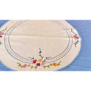 Vintage Embroidered French knot Floral, Scarf Oval Crochet Edge Floral 1950